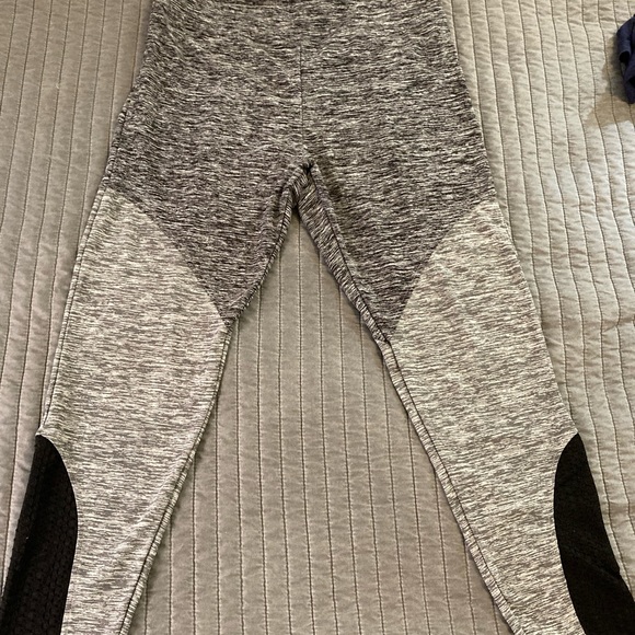 Barely worn stretchy leggings - Picture 1 of 3
